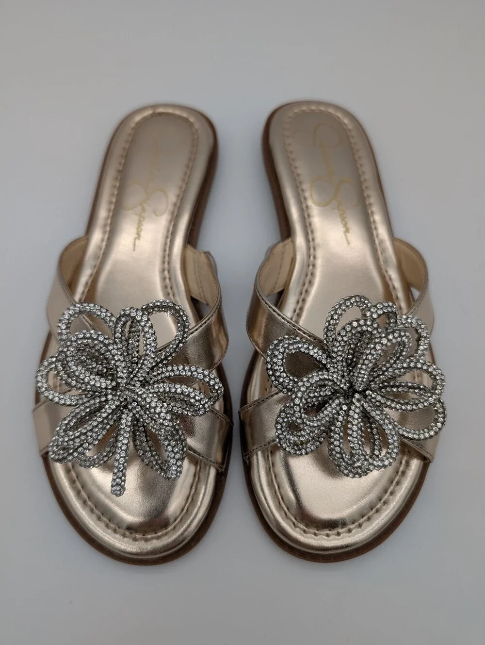 Jessica Simpson Fordin Metallic Gold Rhinestone Flower Sandals Flip Flop 7M